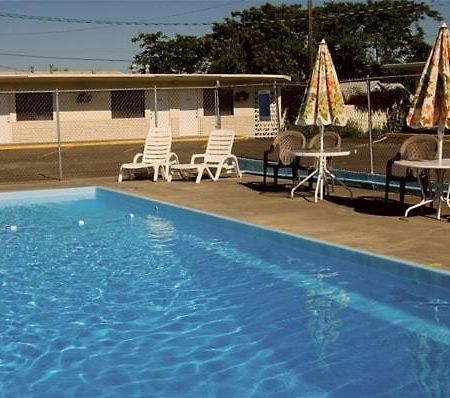 וואלה וואלה Capri Motel מראה חיצוני תמונה