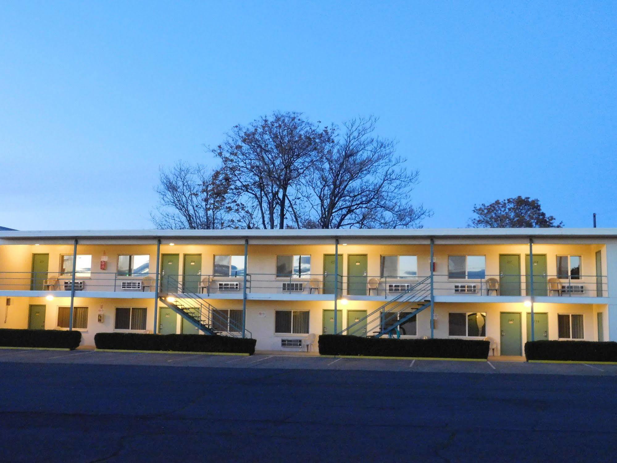 וואלה וואלה Capri Motel מראה חיצוני תמונה